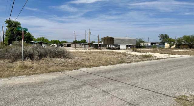 Photo of 310 Skyline St, Del Rio, TX 78840