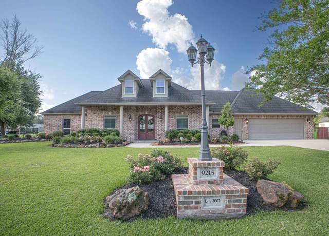 Property at 9215 Parkwood Dr, Orange, TX 77630, 4 beds, 2.5 baths