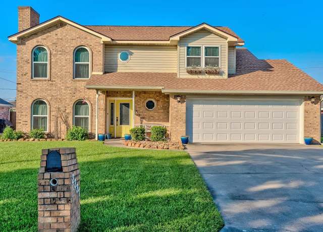 Property at 2331 Post Oak Ln, Groves, TX 77619, 4 beds, 2.5 baths
