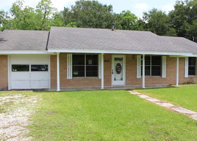 Property at 619 Carolyn St, Winnie, TX 77665, 3 beds, 1 bath