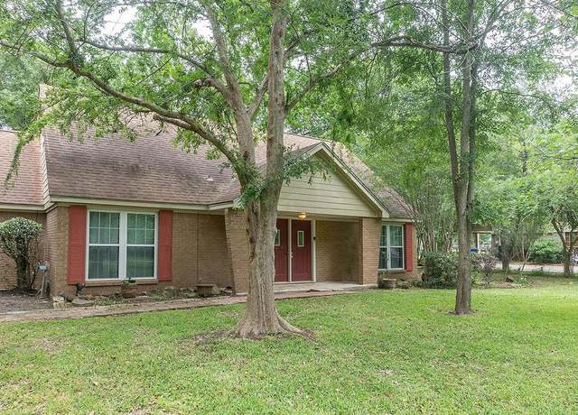 Property at 334 Pinehurst Dr, Sour Lake, TX 77659, 4 beds, 3 baths