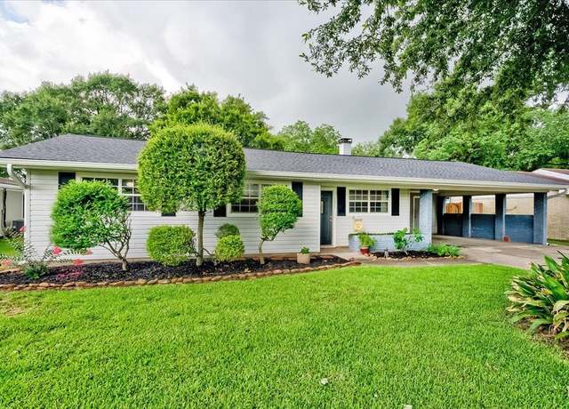 Property at 3821 Suncrest Dr, Groves, TX 77619, 4 beds, 2.5 baths
