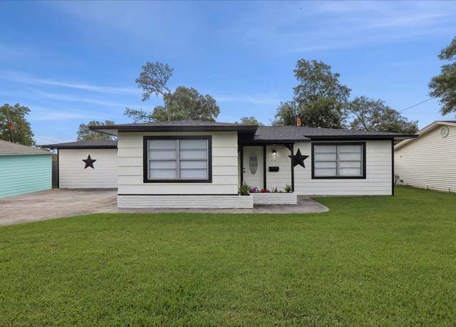 Property at 253 Hampton Ln, Beaumont, TX 77707, 4 beds, 2 baths