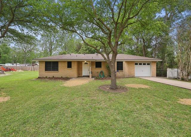Property at 520 Holly St, Bridge City, TX 77611, 3 beds, 1.5 baths