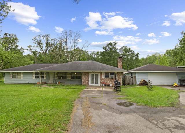 Property at 1110 S Lakeside St, Vidor, TX 77662, 3 beds, 2 baths