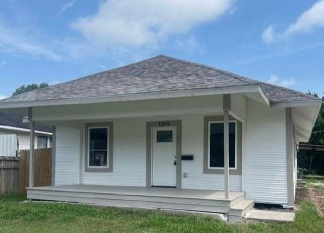 Property at 1250 Euclid St, Beaumont, TX 77705, 3 beds, 2 baths