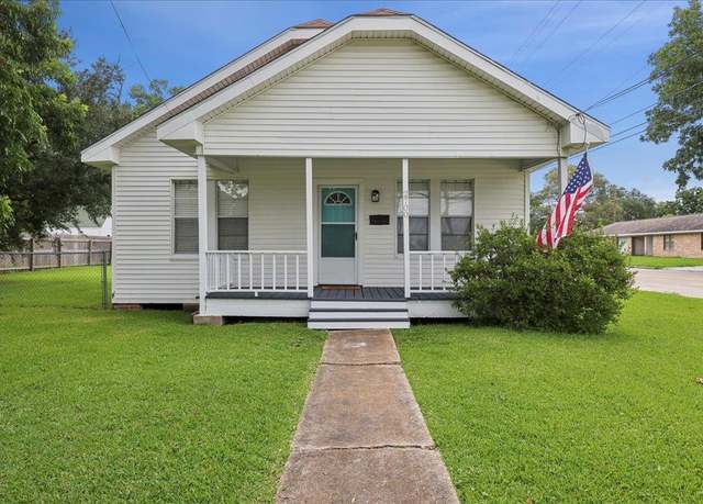 Property at 2700 Avenue D, Nederland, TX 77627, 2 beds, 2 baths