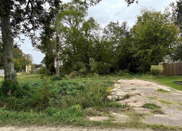 Property at 470 W Barfield St, Sour Lake, TX 77659