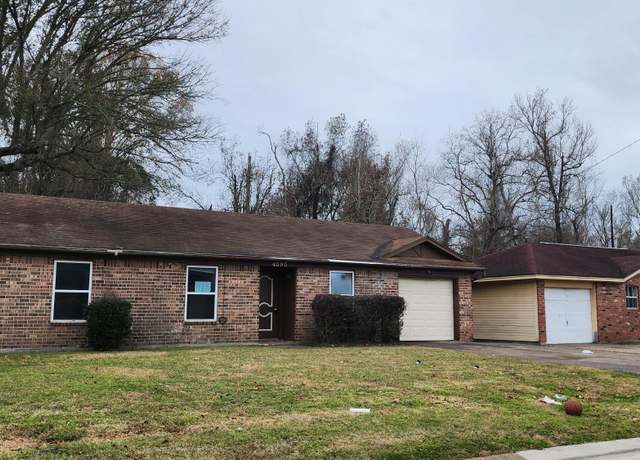 Property at 4595 Glen Oaks Cir, Beaumont, TX 77708, 3 beds, 1.5 baths