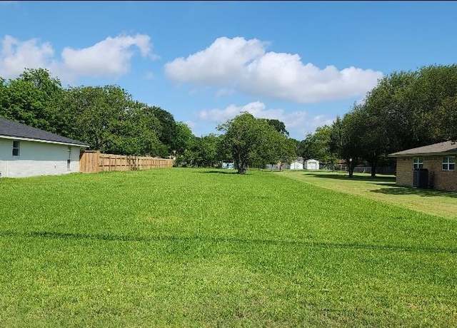 Property at 32nd St, Groves, TX 77619