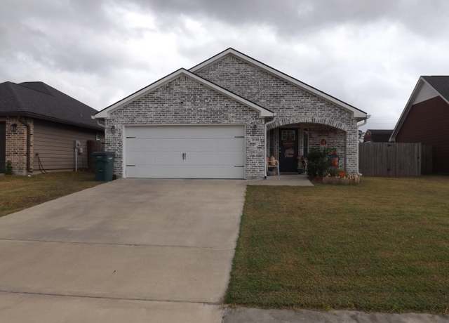 Property at 2640 ST Helena St, Beaumont, TX 77703, 3 beds, 2 baths