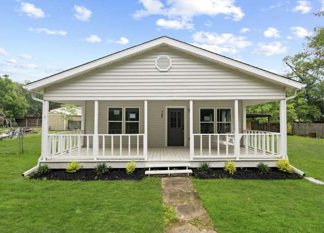 Property at 745 W Ave B, Silsbee, TX 77656, 3 beds, 2 baths