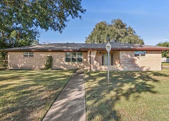 Property at 640 Cactus Dr, Bridge City, TX 77611, 3 beds, 2 baths