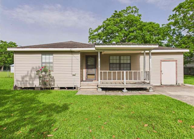 Property at 2520 Wescalder Rd, Beaumont, TX 77707, 3 beds, 2 baths