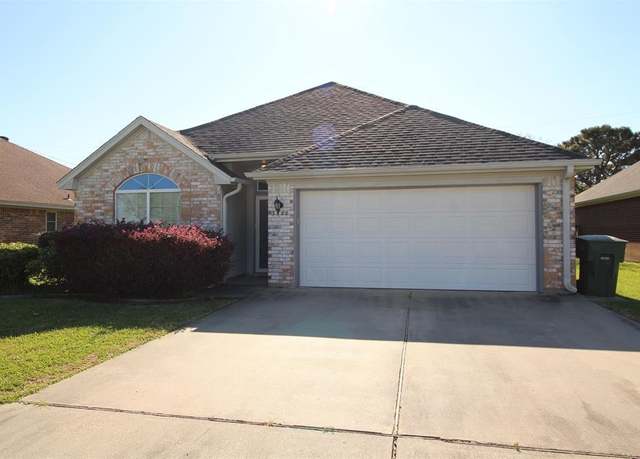 Property at 3580 Lake Arthur Dr, Port Arthur, TX 77642, 3 beds, 2 baths