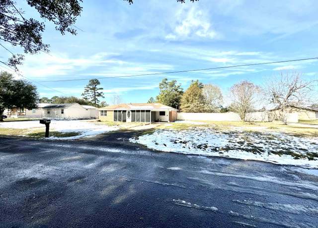 Property at 2335 Beverly St, Bridge City, TX 77611, 4 beds, 1.5 baths