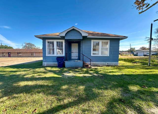 Property at 530 N 6th St, Silsbee, TX 77656, 3 beds, 1 bath