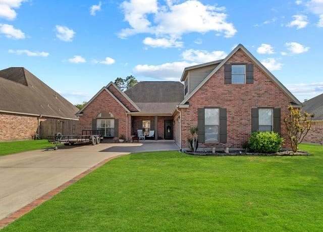 Property at 119 Parkway Oaks Dr, Lumberton, TX 77657, 4 beds, 2.5 baths