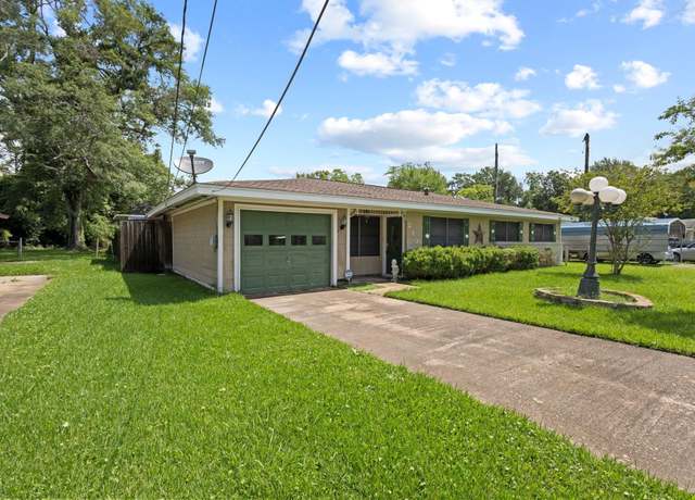 Property at 2102 Houston St, West Orange, TX 77630, 3 beds, 1.5 baths
