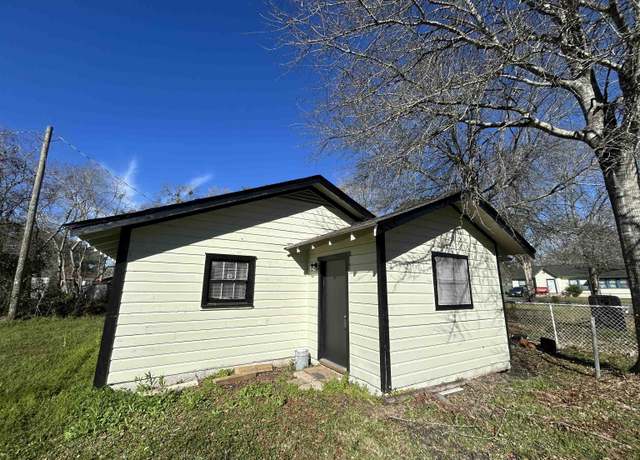 Property at 425 Mill St, Kountze, TX 77625, 2 beds, 1 bath