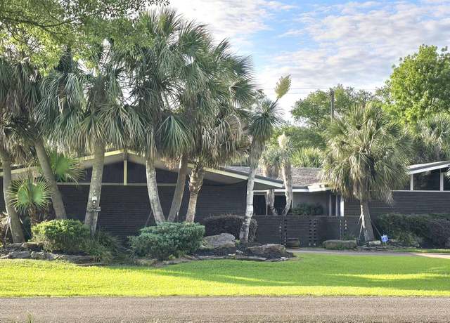 Property at 2519 Grand Blvd, Port Neches, TX 77651, 4 beds, 2.5 baths