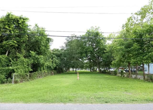 Property at 695 Shell St, Beaumont, TX 77705