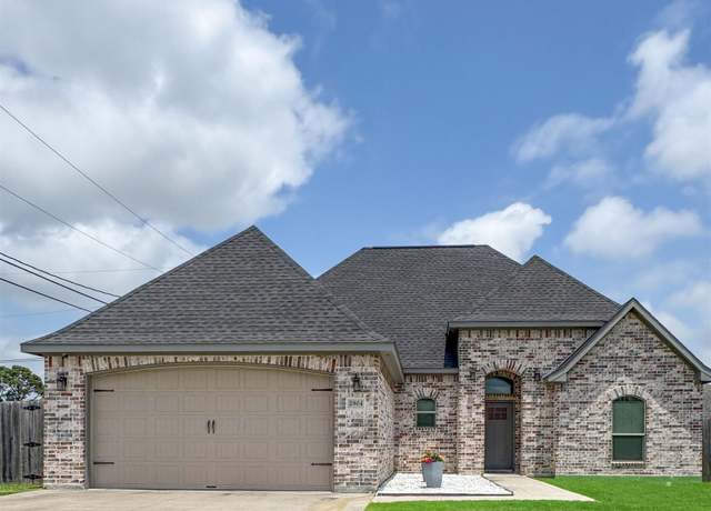 Property at 2804 Eastdale Dr, Groves, TX 77619, 3 beds, 2 baths