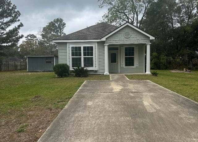 Property at 770 S 14th St, Silsbee, TX 77656, 3 beds, 2 baths