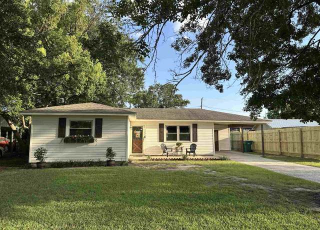 Property at 1235 Palm Dr, Orange, TX 77630, 3 beds, 1 bath
