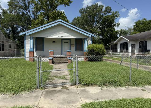 Property at 3575 Magnolia Ave, Beaumont, TX 77703, 3 beds, 2 baths