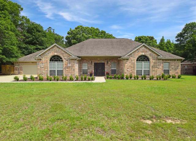 Property at 233 N Oak St, Buna, TX 77612, 4 beds, 2.5 baths