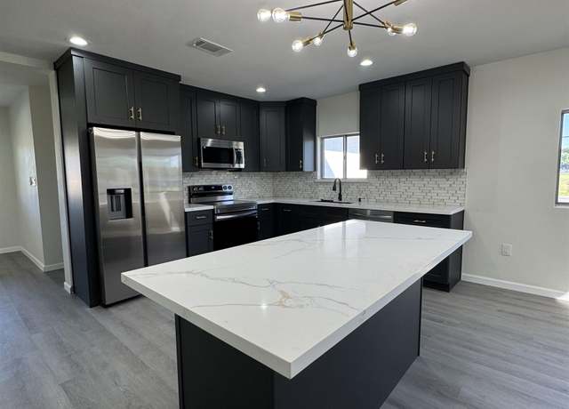 Property at 5201 Park Ave, Groves, TX 77619, 3 beds, 2 baths