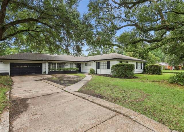 Property at 1050 N 23rd, Beaumont, TX 77706, 3 beds, 2 baths