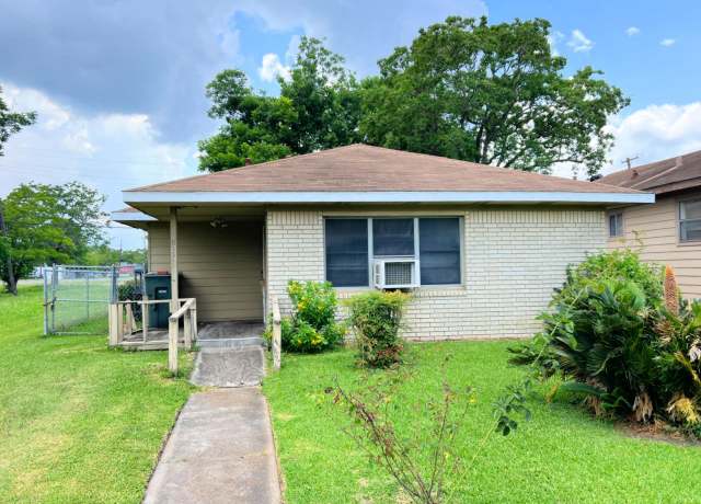 Property at 833 W 6th St, Port Arthur, TX 77640, 3 beds, 1 bath