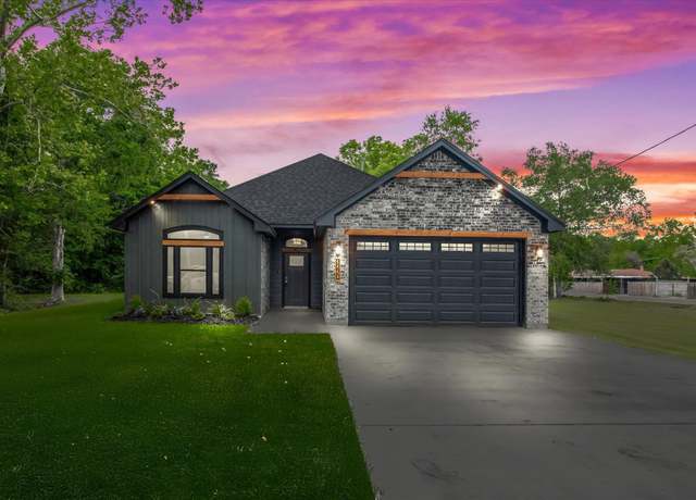 Property at 3220 St James Blvd, Beaumont, TX 77705, 3 beds, 2 baths