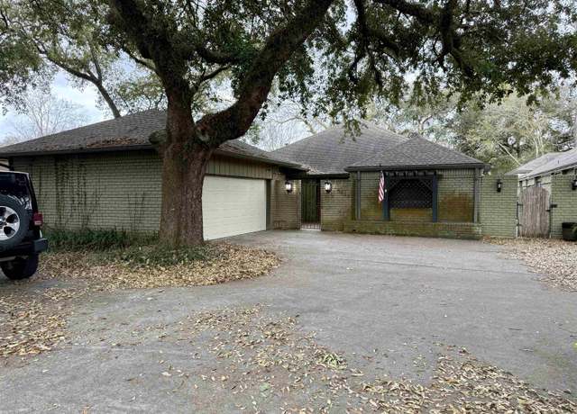 Property at 5835 Calder Ave, Beaumont, TX 77706, 4 beds, 2 baths