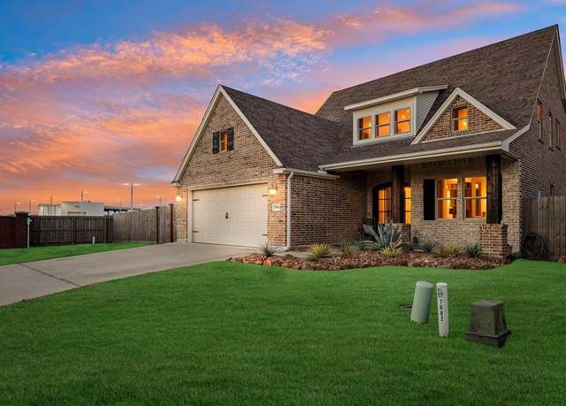 Property at 7882 Oakridge Dr, Nederland, TX 77627, 4 beds, 3.5 baths