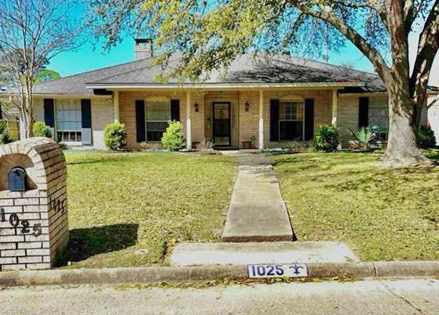 Property at 1025 Elaine Dr, Beaumont, TX 77706, 4 beds, 2.5 baths
