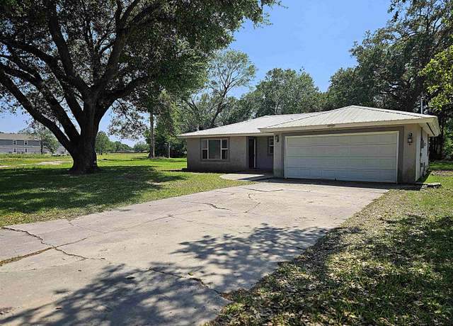 Property at 250 Lamesa Dr, Bridge City, TX 77611, 3 beds, 2.5 baths