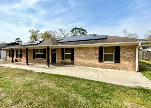 Property at 134 Woodlawn Dr, Sour Lake, TX 77659, 3 beds, 2 baths