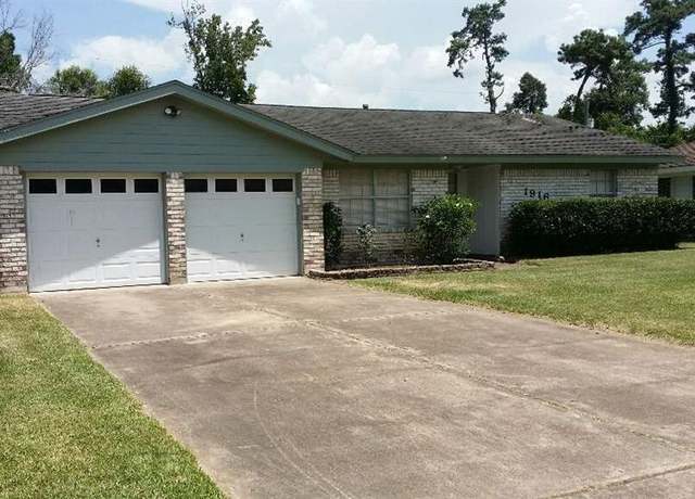 Property at 1916 Greenbriar Ave, Orange, TX 77630, 3 beds, 1.5 baths