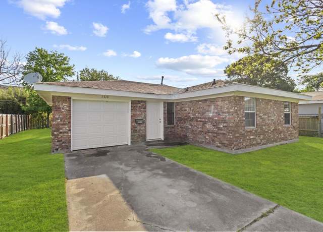 Property at 1510 Lakeview Ave, Port Arthur, TX 77642, 3 beds, 1.5 baths