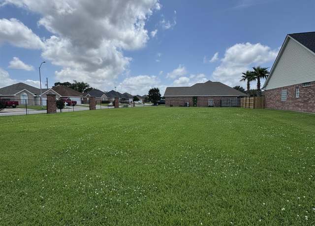 Property at 6801 Fairway Ct, Port Arthur, TX 77642
