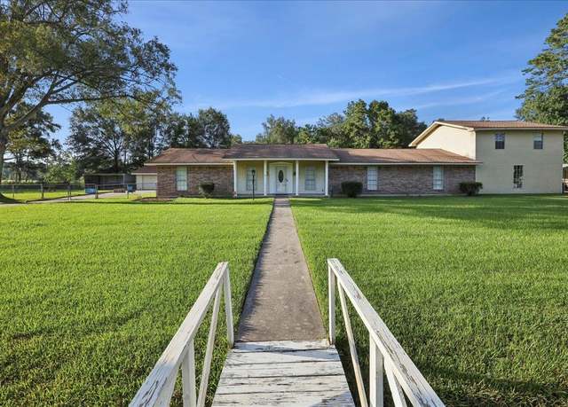 Property at 7526 Circle 10 Cir, Orange, TX 77632, 3 beds, 3 baths