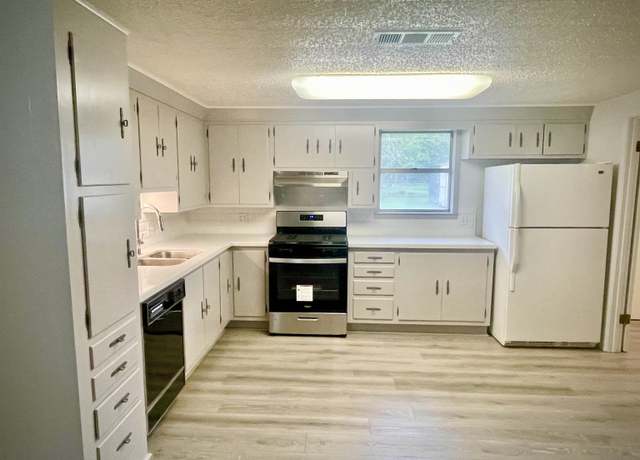 Property at 204 2nd St, Stowell, TX 77661, 3 beds, 1.5 baths