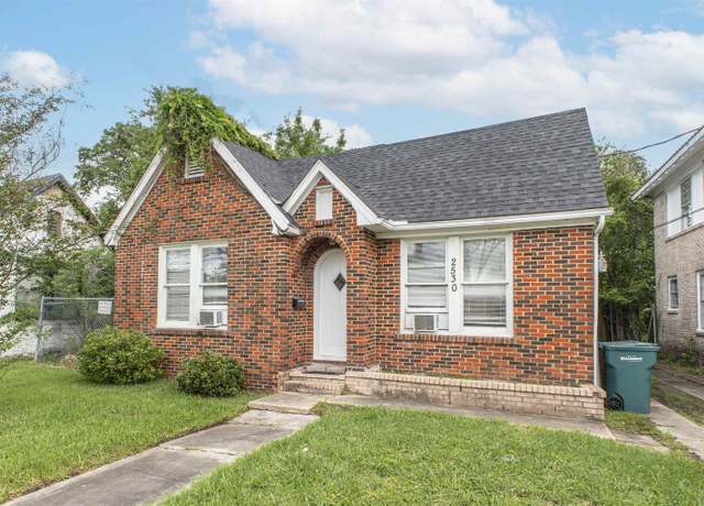Property at 2530 Laurel St, Beaumont, TX 77702, 2 beds, 1 bath
