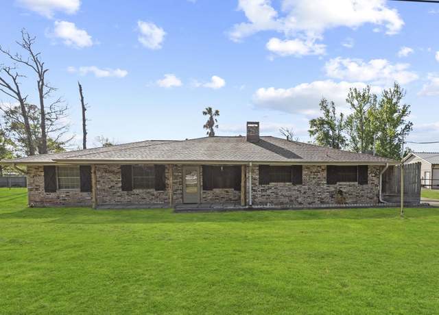 Property at 950 Sharp St, Bridge City, TX 77611, 4 beds, 3 baths