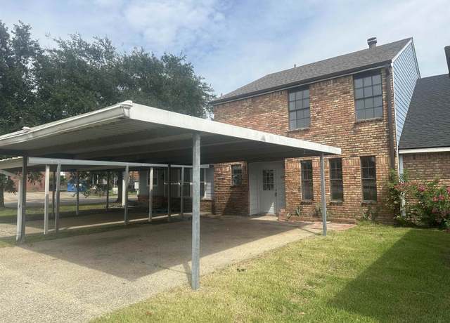 Property at 6840 25th St, Groves, TX 77619, 3 beds, 2 baths