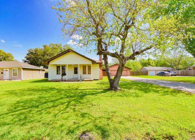 Property at 2820 Maple Ave, Groves, TX 77619, 3 beds, 1 bath