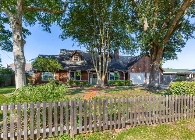 Property at 930 Bowlin Ave, Port Neches, TX 77651, 4 beds, 4 baths
